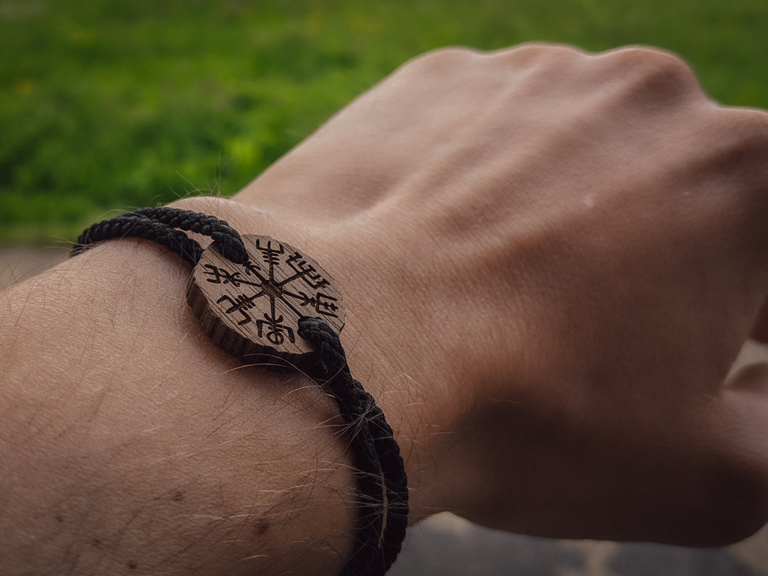 Männer Eco Armband ''Vegvisir'' Walnussholz