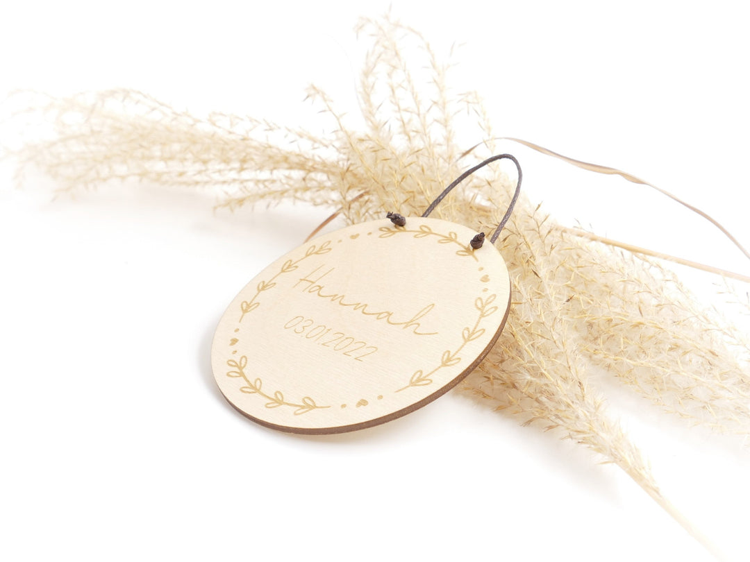 Personalisiertes Namensschild "Blumenkranz" aus Holz